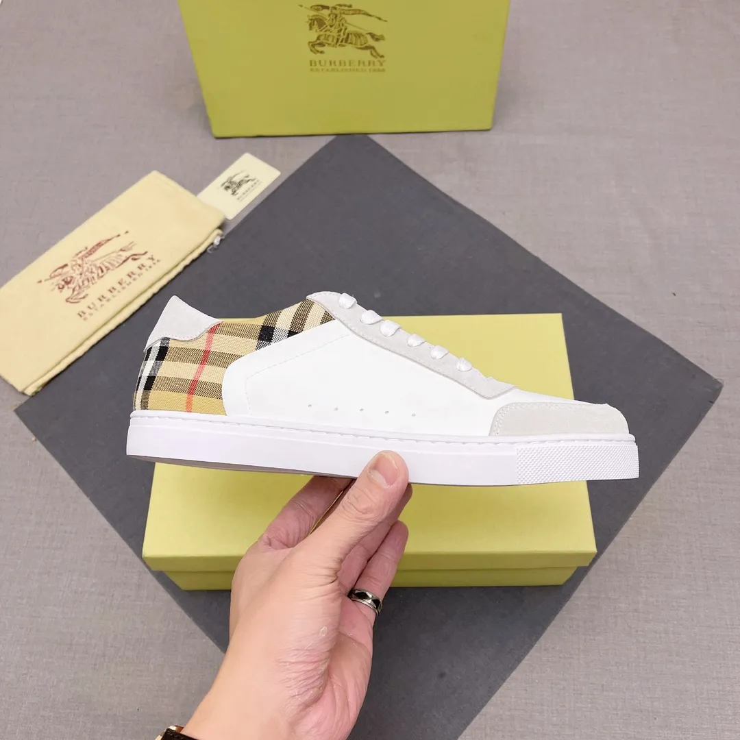 P360 B men's classic low-top sneakers are reinterpreted in Vintage plaid cotton and cowhide materials, decorated with a new brand logo. First-grain cowhide lining, embossed Burberry lettering logo on the heel, original outsole! 38-44 (45 46 customized) No. 019